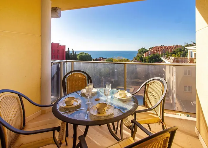 3 Bedroom Stunning In Apartment *